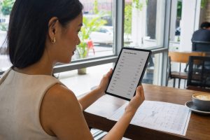 Filipina bettor reading World Cup 2026 outright odds on a tablet at a cafe